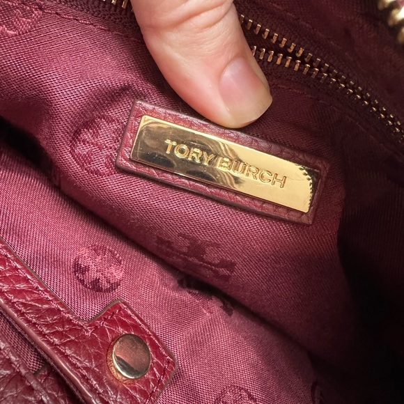 Tory Burch Taylor Satchel/Shoulder Bag in Pebble Leather. Imperial Garnet - Picture 6 of 7